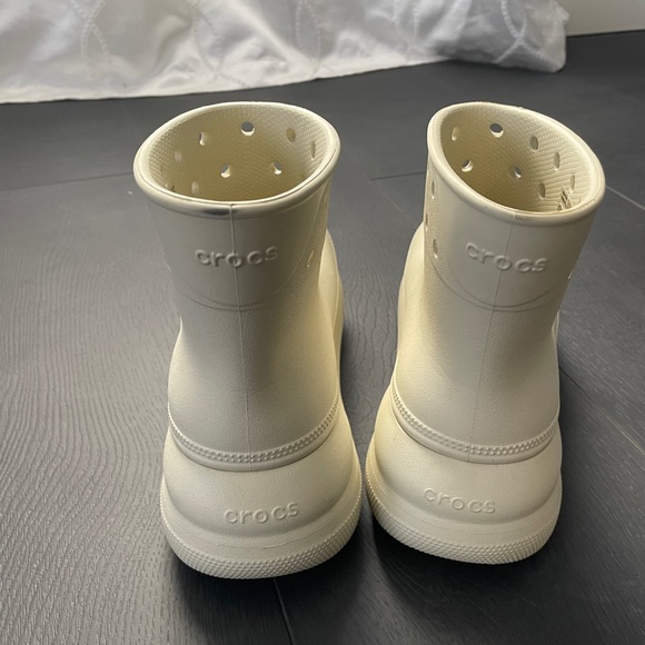Crocs Classic Bone Waterproof Crush Rain Boots, Men's Size 4 and Women's Size 6 - Picture 4 of 6